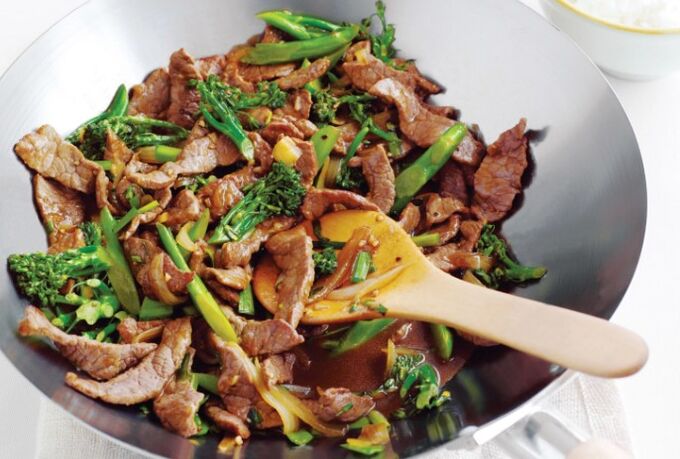 Viande rôtie avec du gingembre
